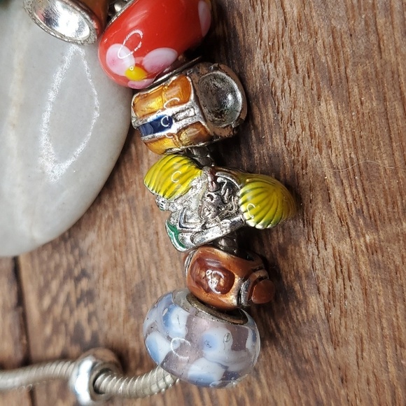 Football spirit charm bracelet B3213 - Picture 3 of 4